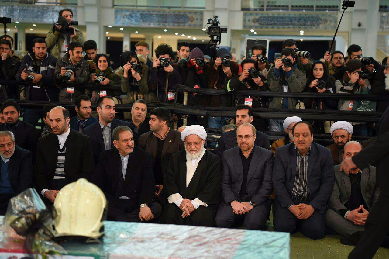 مراسم تشییع شهدای آتش‌نشان حادثه پلاسکو در مصلای بزرگ تهران باشکوه برگزار شد