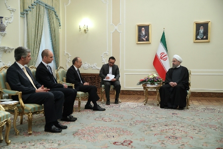 روحانی: مبارزه با تروریسم و افراطی گری همکاری جمعی میان کشورها را ایجاب می کند