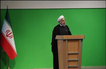 روحانی: با معیار قانون اساسی، رهبری واحد و آرمان‌های مشترک مسیر توسعه را ادامه خواهیم داد