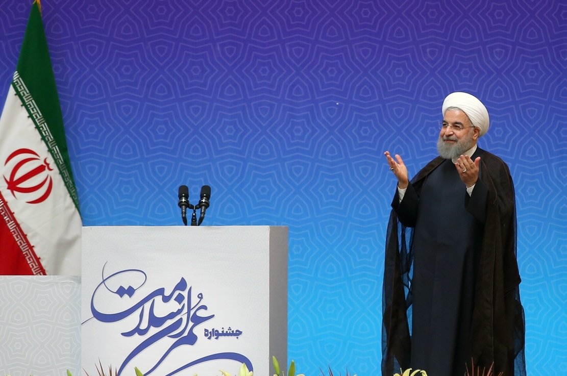 روحانی : نباید به خاطر شعار یک عده ای از میدان خدمت خارج شود / نباید از بلندگوها بترسیم