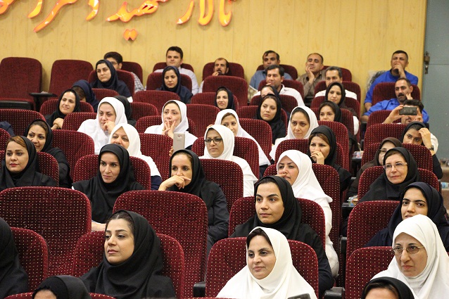 همزمان با برگزاری جشن دهه کرامت؛ دختران نمونه بیمارستان امام خمینی(ره) اهواز تقدیر شدند