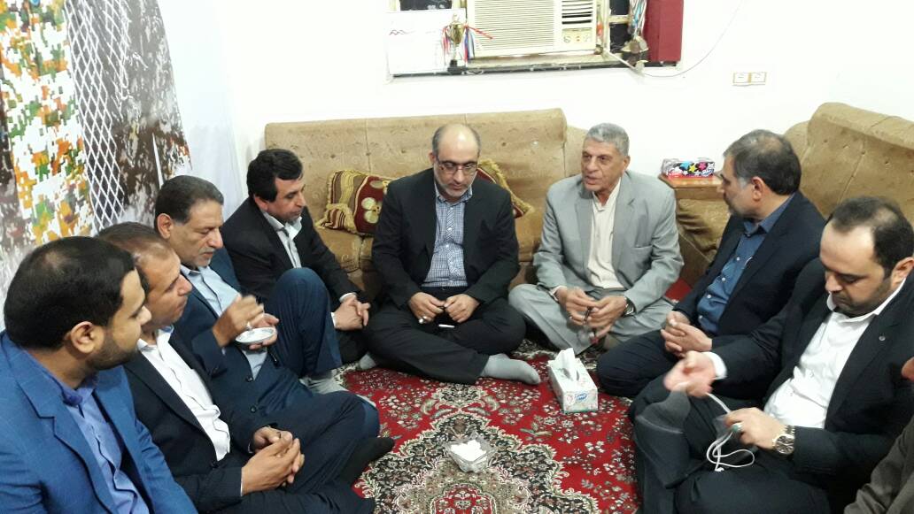 دیدار الباجی نماینده اهواز و مدیر کل دفتر آسیب های اجتماعی وزارت رفاه با خانواده شهید سجاد باوی