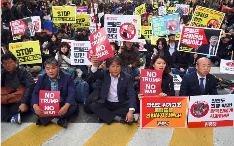 تظاهرات مردم کره جنوبی در مخالفت با سفر ترامپ به سئول