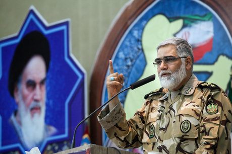 پوردستان: نیروهای مسلح ایران غافلگیر نخواهند شد/ پاشنه آشیل کشور، اقتصاد است