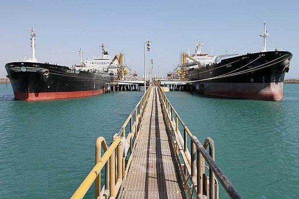 ایران روزانه ۲٫۶ میلیون بشکه نفت صادر می کند