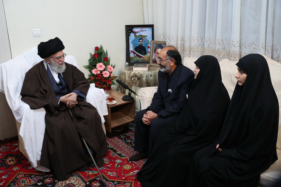 رهبر انقلاب در منزل شهید بایرامی از شهدای ناجا حضور یافتند