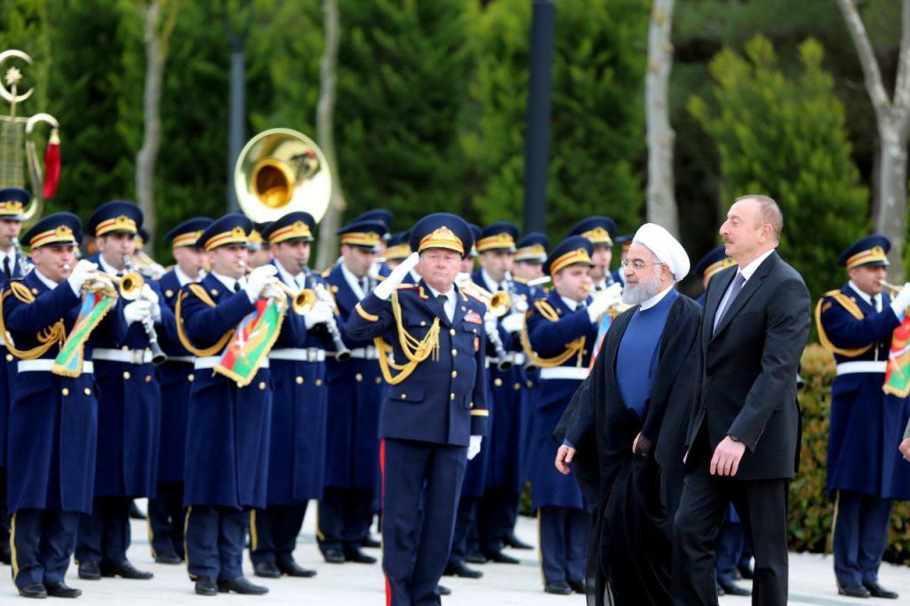 مراسم استقبال رسمی از روحانی در کاخ ریاست جمهوری آذربایجان برگزار شد