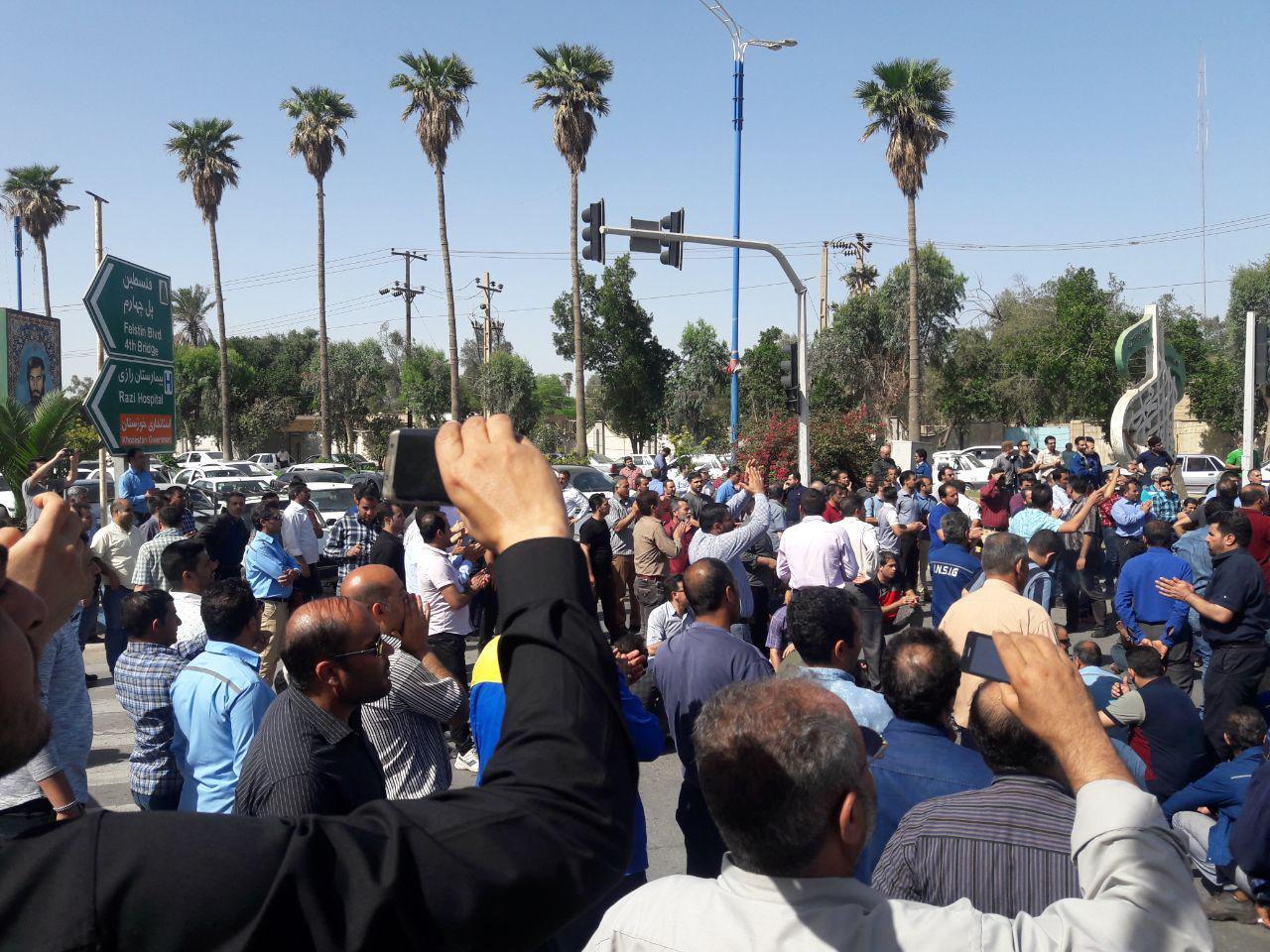 نوزذهمین روز تجمع کارگران گروه ملی فولاد اهواز