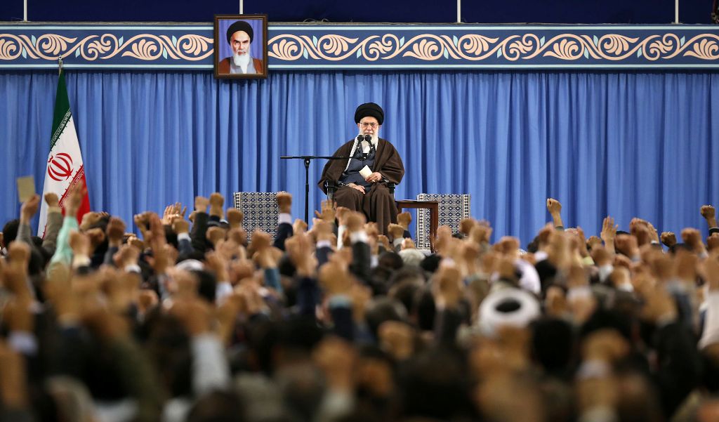 امام خامنه ای : وزارت اطلاعات باید صد در صد انقلابی بماند