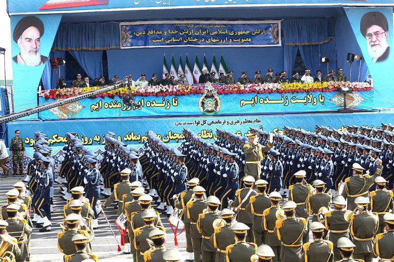 روحانی : به اقتدار و قدرتهای نظامی خود توام با تنش‌زدایی ادامه می دهیم