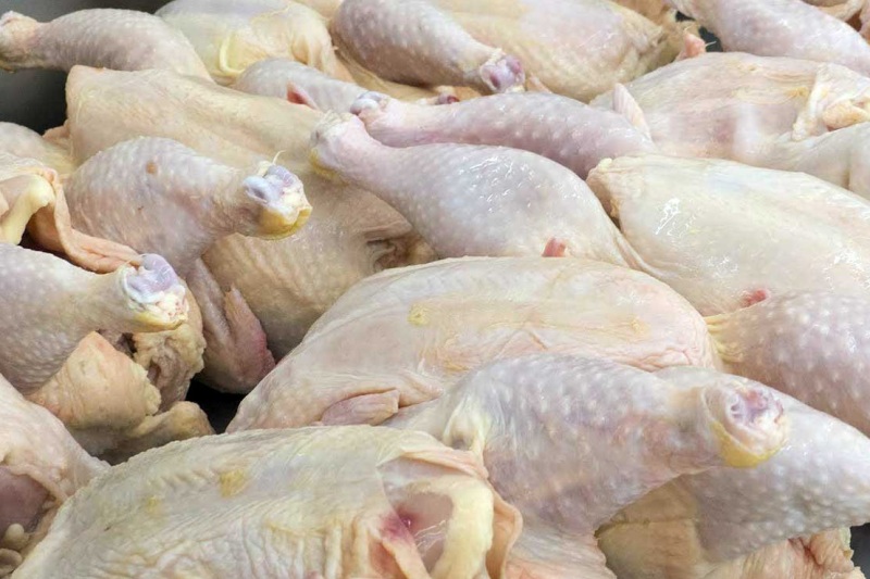 عرضه گوشت مرغ با قیمت ۱۱ هزارتومان گرانفروشی است