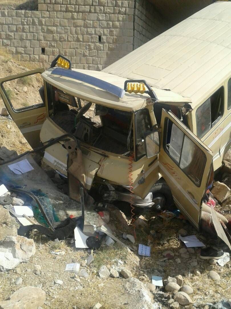 واژگونی سرویس مدرسه ای در لالی ۱۶ دانش‌آموز را مصدوم کرد