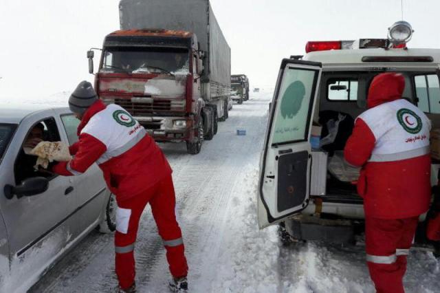 امدادرسانی به ۱۲۰۰ نفر در برف و کولاک ۱۱ استان