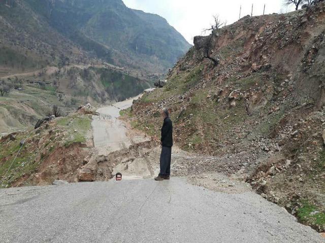 رانش زمین موجب مسدود شدن جاده هفت روستا در ایذه شد