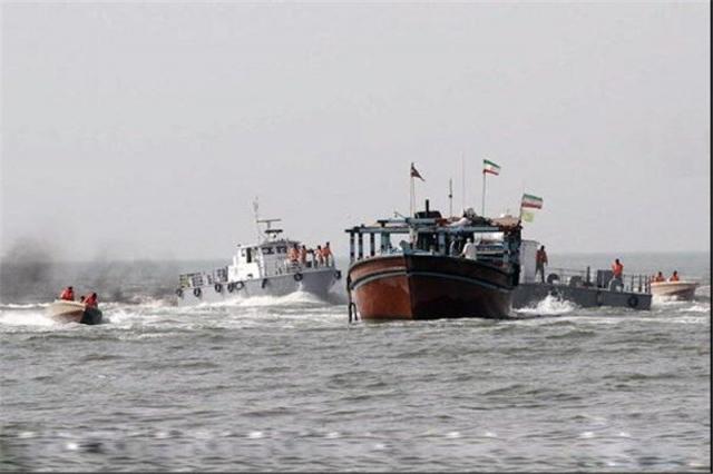 توقیف شناور حامل ۲۵۰ هزار لیتر سوخت قاچاق در آبهای خلیج‌فارس