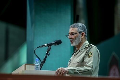فرمانده کل ارتش: امنیت تنگه هرمز با ائتلاف‌های دروغین تامین نمی‌شود
