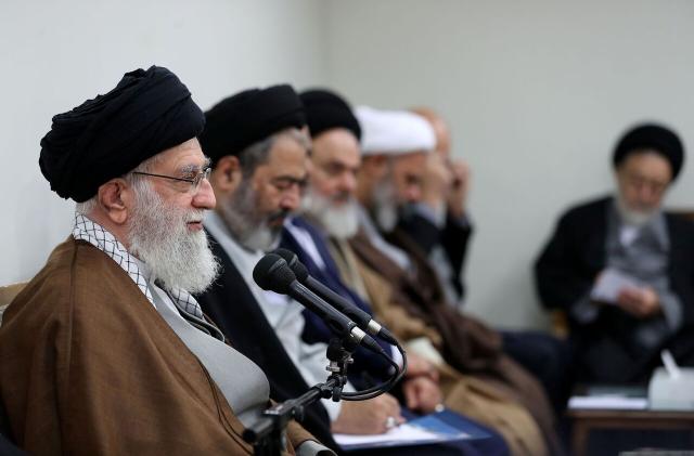رهبر معظم انقلاب: ایستادگی ملت ایران آمریکا را عصبانی کرده است