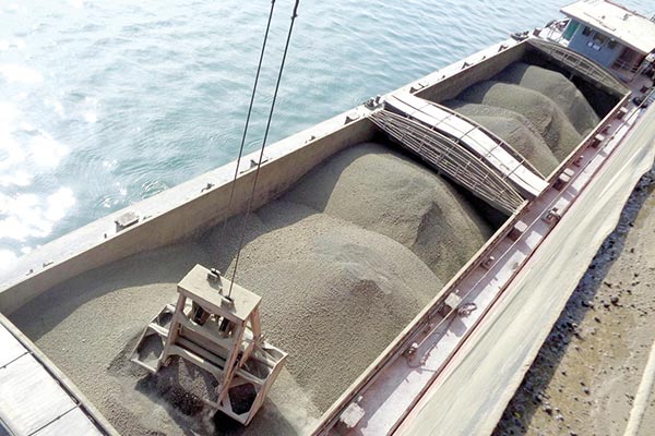 مدیر کل بندر و دریانوردی خرمشهر: صادرات کلینکر قطع نخواهد شد