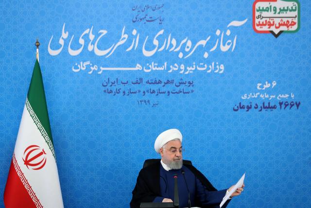 روحانی: آب دریا را به مرکز ایران منتقل می کنیم/ امسال ۱۲ تصفیه خانه به بهره برداری می رسد
