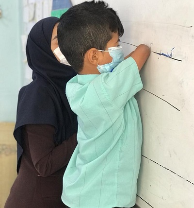 روایت فداکاری معلم آبادانی برای تدریس به دانش آموز معلول روستای نهر العوج