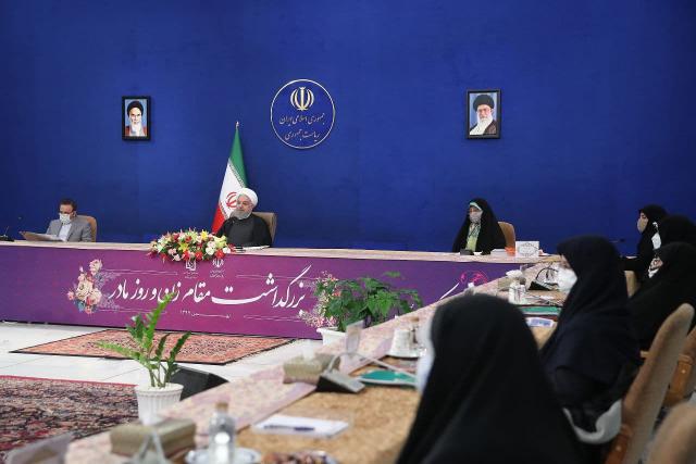 روحانی: زنان نقش موثری در پیروزی انقلاب و دفاع مقدس داشتند