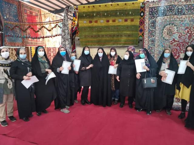 در حاشیه نمایشگاه فرش خوزستان؛ مسابقه بانوان بافنده برگزار شد