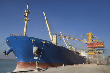 ۲ کشتی حامل ۱۳۳هزار تن شکر خام به ایستگاه بندر امام خمینی(ره) رسیدند
