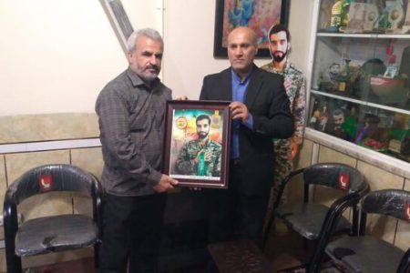 شناگر خوزستانی مدال جهانی خود را به خانواده شهید حججی اهدا کرد