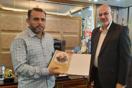 فرماندار اهواز از مدیرعامل گروه صنعتی نوین چوب خوزستان تقدیر کرد