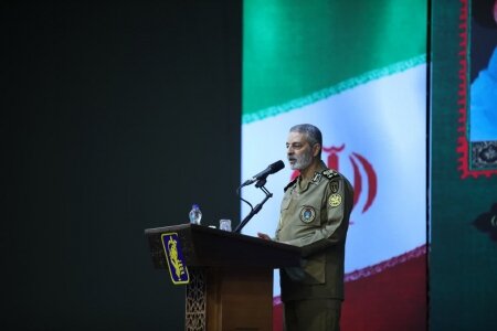 فرمانده کل ارتش: قوی تر شدن برای جمهوری اسلامی ایران یک الزام حیاتی و راهبردی است