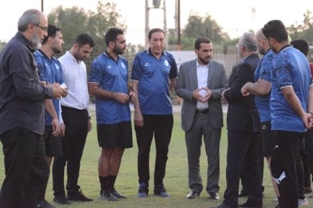 حضور عضو هیات رئیسه مجلس در جمع آبی پوشان ملاثانی پیش از بازی تهران