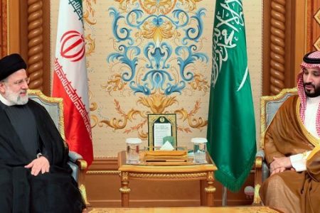 تاکید ولیعهد عربستان بر اراده خود برای تقویت روابط با ایران