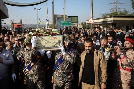 پیکر مطهر شهید گمنام در شرکت فولاد اکسین خوزستان به خاک سپرده شد