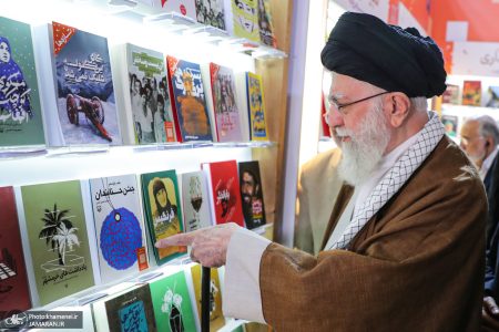 روایتی از بازدید سه ساعته‌ی رهبر معظم انقلاب از سی و پنجمین نمایشگاه کتاب تهران